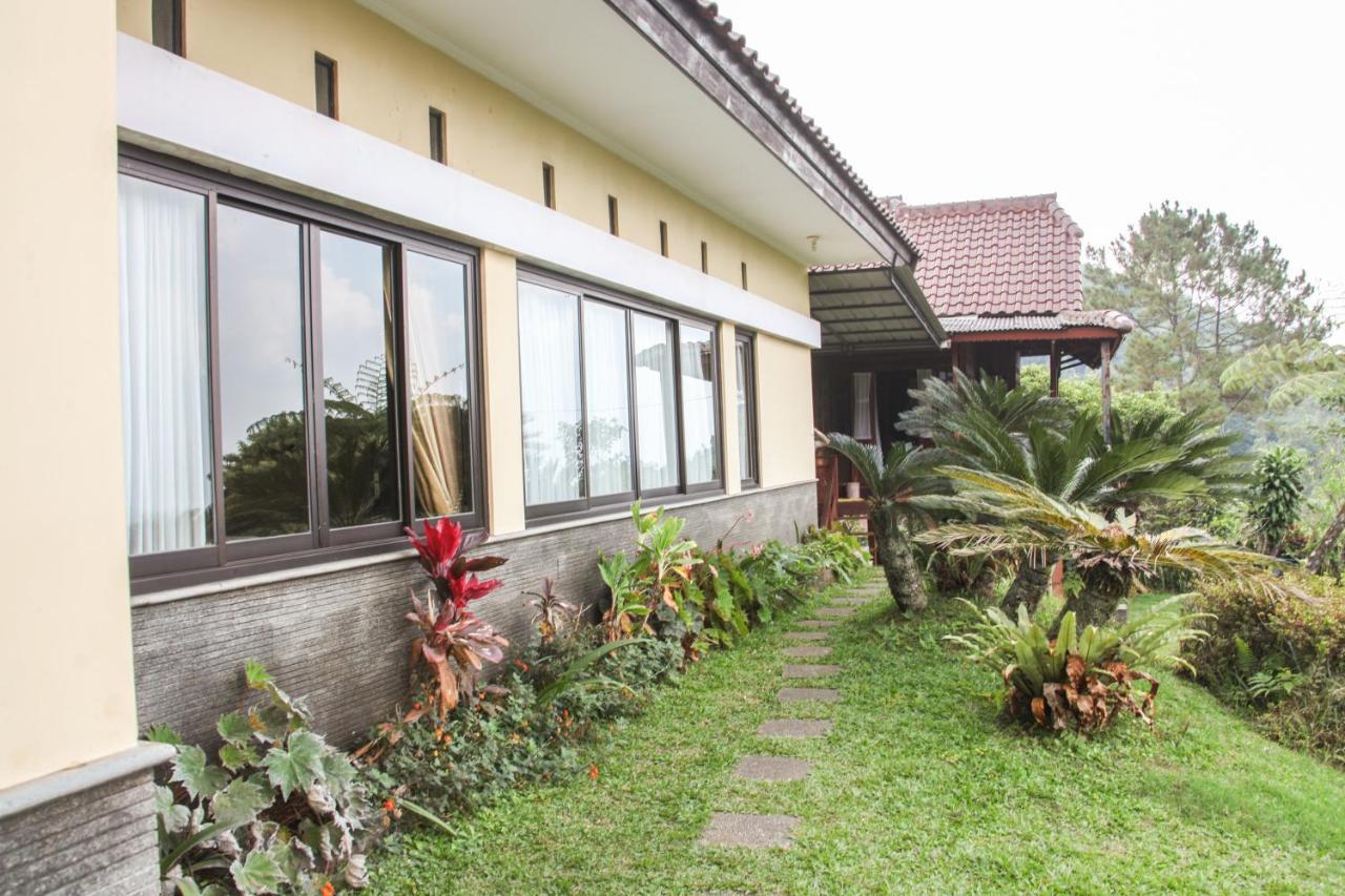 Aldeoz Villa Ciater Sarireja Exterior photo
